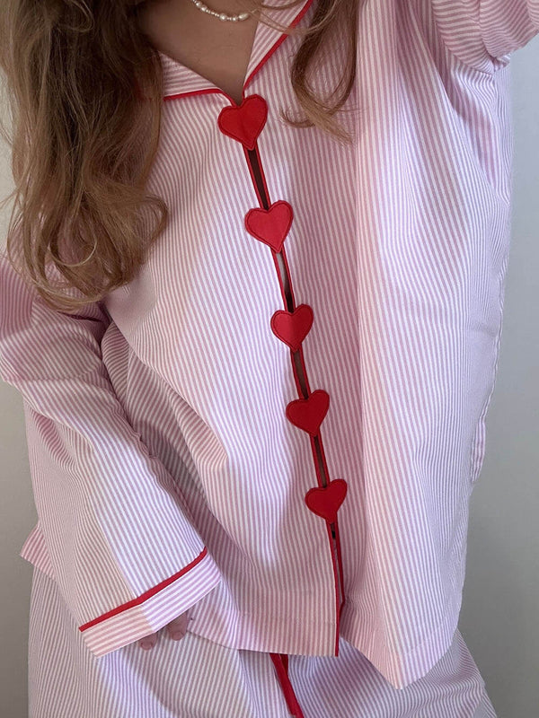 Pyjama rayé avec cœurs
